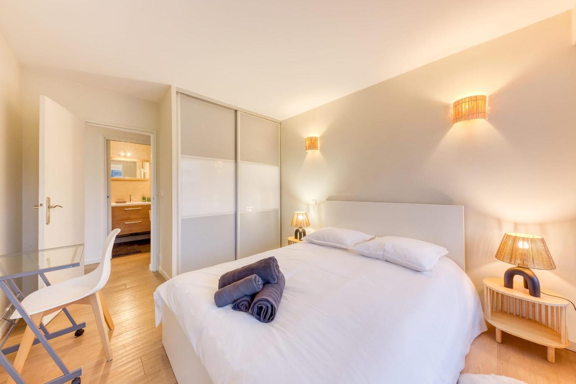 Grand Appartement Spacieux - Proche Paris Sèvres Exterior foto
